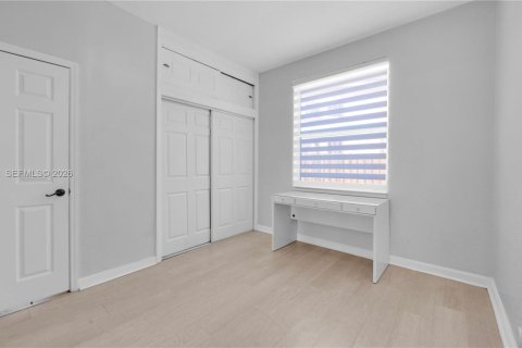 House in Miramar, Florida 3 bedrooms, 143.26 sq.m. № 2008343 - photo 7