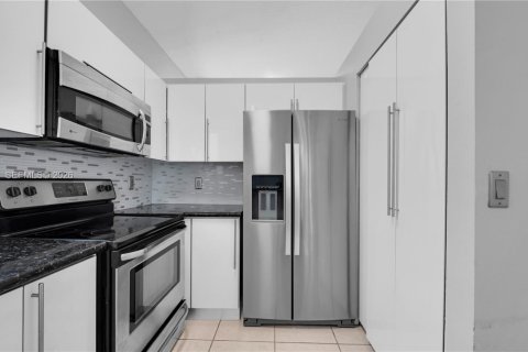 House in Miramar, Florida 3 bedrooms, 143.26 sq.m. № 2008343 - photo 13