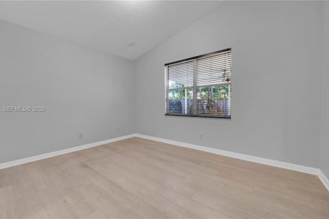 House in Miramar, Florida 3 bedrooms, 143.26 sq.m. № 2008343 - photo 22