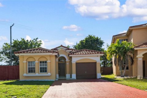 House in Miramar, Florida 3 bedrooms, 143.26 sq.m. № 2008343