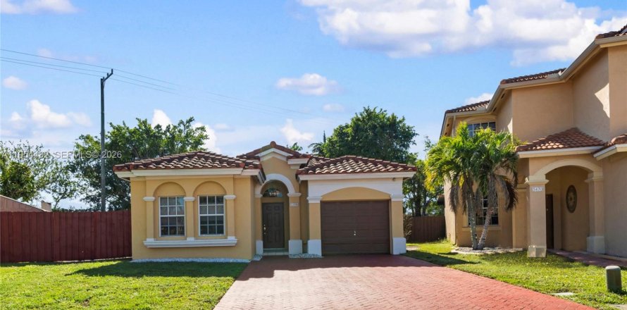 House in Miramar, Florida 3 bedrooms, 143.26 sq.m. № 2008343