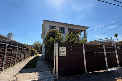 Casa en Miami, Florida 1 dormitorio № 2030923