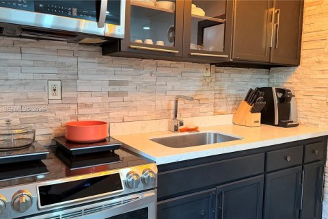 Casa en alquiler en Miami, Florida, 1 dormitorio № 2030923 - foto 6