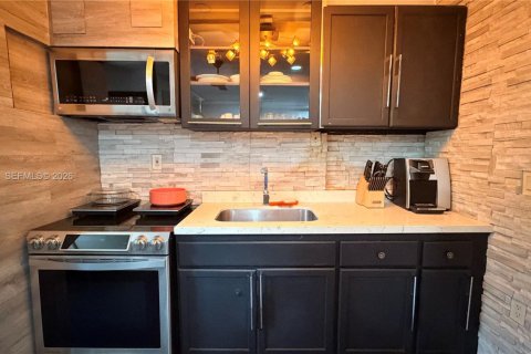 Casa en alquiler en Miami, Florida, 1 dormitorio № 2030923 - foto 4