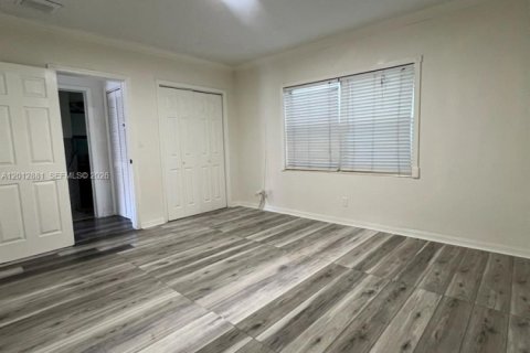 Commercial property in Hollywood, Florida 135.82 sq.m. № 2240351 - photo 20