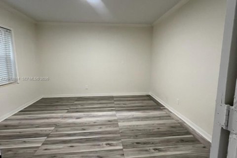 Commercial property in Hollywood, Florida 135.82 sq.m. № 2240351 - photo 18