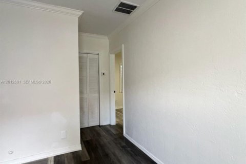 Commercial property in Hollywood, Florida 135.82 sq.m. № 2240351 - photo 17