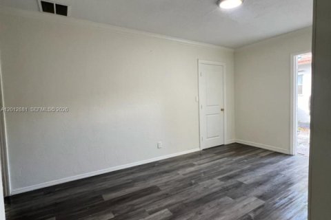 Commercial property in Hollywood, Florida 135.82 sq.m. № 2240351 - photo 14
