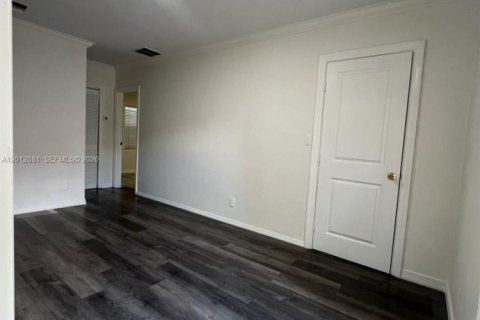 Commercial property in Hollywood, Florida 135.82 sq.m. № 2240351 - photo 11
