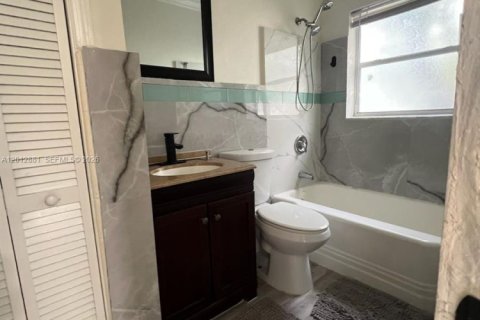 Commercial property in Hollywood, Florida 135.82 sq.m. № 2240351 - photo 23