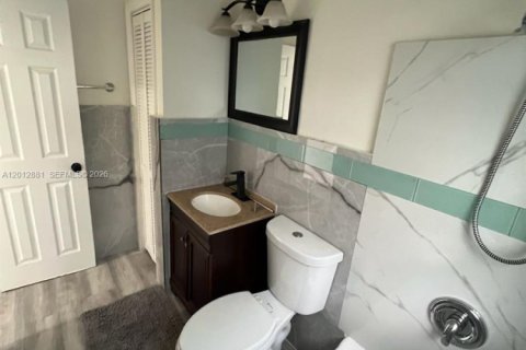 Commercial property in Hollywood, Florida 135.82 sq.m. № 2240351 - photo 25