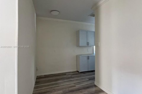 Commercial property in Hollywood, Florida 135.82 sq.m. № 2240351 - photo 8