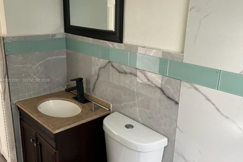Commercial property in Hollywood, Florida 135.82 sq.m. № 2240351 - photo 24