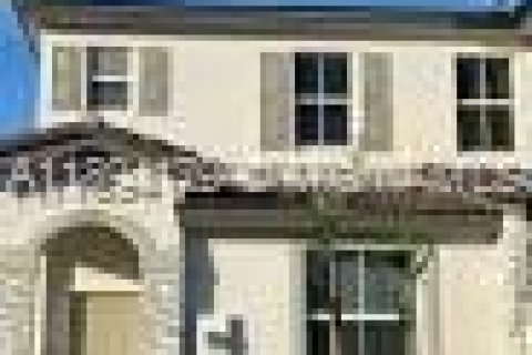 Townhouse in Miami, Florida 3 bedrooms, 123.37 sq.m. № 1945763 - photo 1