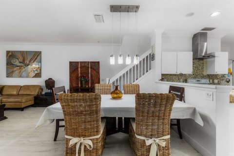 Townhouse in Naples, Florida 3 bedrooms, 159.33 sq.m. № 1823324 - photo 9