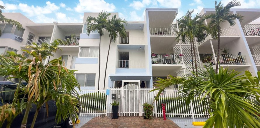 Кондоминиум с 1 спальней в Майами-Бич, Флорида № 1977391