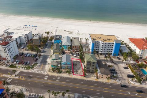 Land in Madeira Beach, Florida № 1528159 - photo 1