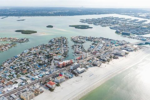 Land in Madeira Beach, Florida № 1528159 - photo 3