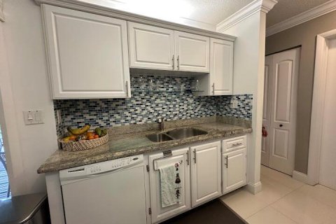 Townhouse in Deerfield Beach, Florida 2 bedrooms, 132.85 sq.m. № 2252366 - photo 15