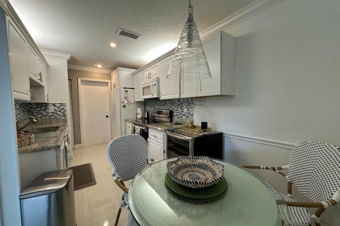 Townhouse in Deerfield Beach, Florida 2 bedrooms, 132.85 sq.m. № 2252366 - photo 14