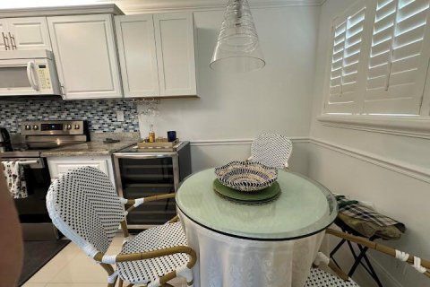 Townhouse in Deerfield Beach, Florida 2 bedrooms, 132.85 sq.m. № 2252366 - photo 13