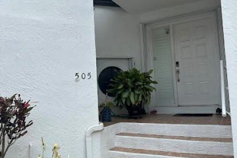 Townhouse in Deerfield Beach, Florida 2 bedrooms, 132.85 sq.m. № 2252366 - photo 2
