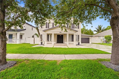 Villa ou maison à Miami, Floride 5 chambres, 241.36 m2 № 2052454