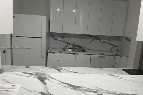 Copropriété à louer à Miami, Floride: 2 chambres, 94.95 m2 № 1926460 - photo 4