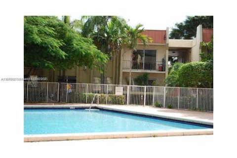 Copropriété à louer à Miami, Floride: 2 chambres, 94.95 m2 № 1926460 - photo 2