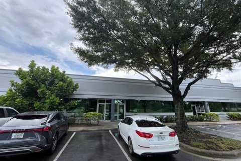 Propiedad comercial en alquiler en Orlando, Florida, 175.77 m2 № 1846344 - foto 2