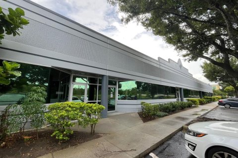 Propiedad comercial en alquiler en Orlando, Florida, 175.77 m2 № 1846344 - foto 3