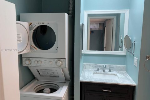 Купить виллу или дом в Майами-Лейкс, Флорида 2 спальни, 73.39м2, № 2033676 - фото 11