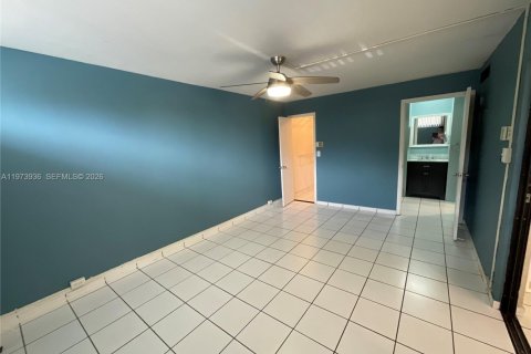 Купить виллу или дом в Майами-Лейкс, Флорида 2 спальни, 73.39м2, № 2033676 - фото 9