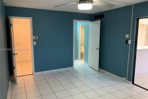 Купить виллу или дом в Майами-Лейкс, Флорида 2 спальни, 73.39м2, № 2033676 - фото 10