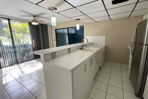 Купить виллу или дом в Майами-Лейкс, Флорида 2 спальни, 73.39м2, № 2033676 - фото 16