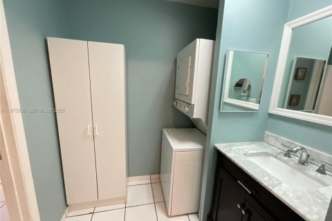 Купить виллу или дом в Майами-Лейкс, Флорида 2 спальни, 73.39м2, № 2033676 - фото 12