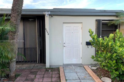 Купить виллу или дом в Майами-Лейкс, Флорида 2 спальни, 73.39м2, № 2033676 - фото 2