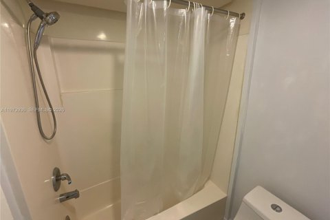 Купить виллу или дом в Майами-Лейкс, Флорида 2 спальни, 73.39м2, № 2033676 - фото 20