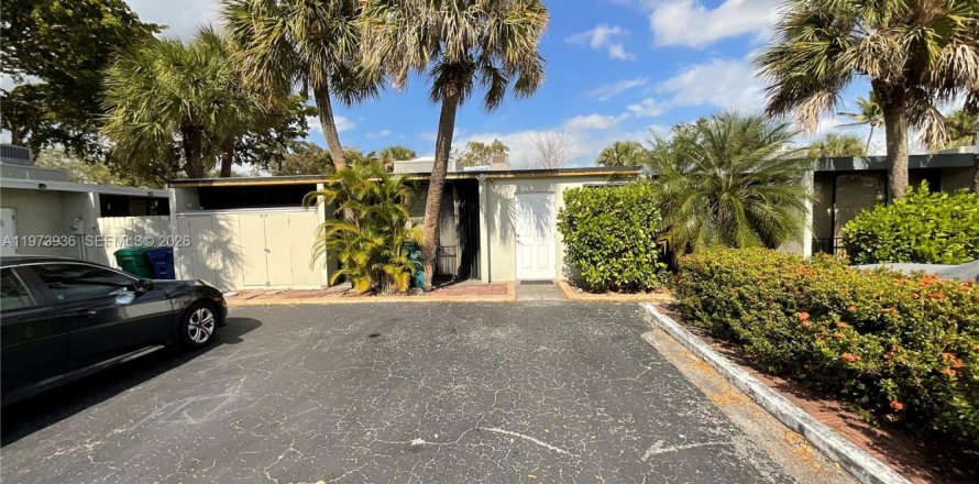 Дом в Майами-Лейкс, Флорида 2 спальни, 73.39м2 № 2033676