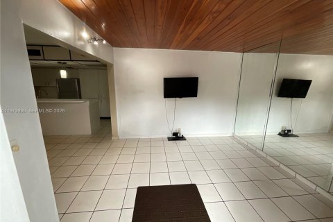 Купить виллу или дом в Майами-Лейкс, Флорида 2 спальни, 73.39м2, № 2033676 - фото 3