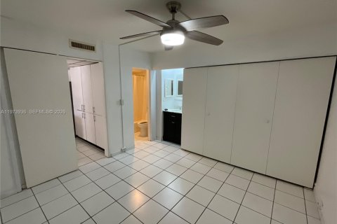 Купить виллу или дом в Майами-Лейкс, Флорида 2 спальни, 73.39м2, № 2033676 - фото 17