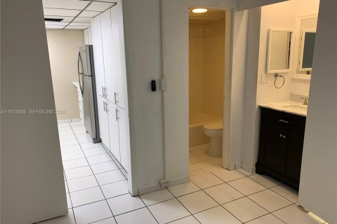 Купить виллу или дом в Майами-Лейкс, Флорида 2 спальни, 73.39м2, № 2033676 - фото 18