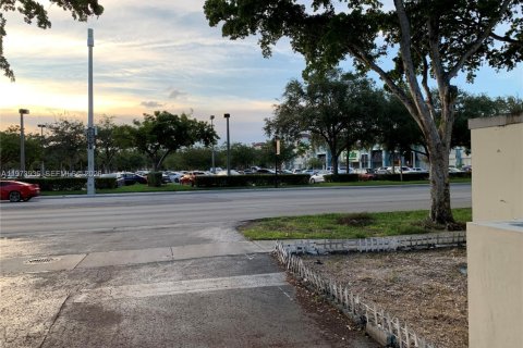 Купить виллу или дом в Майами-Лейкс, Флорида 2 спальни, 73.39м2, № 2033676 - фото 23