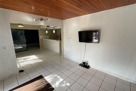 Купить виллу или дом в Майами-Лейкс, Флорида 2 спальни, 73.39м2, № 2033676 - фото 4