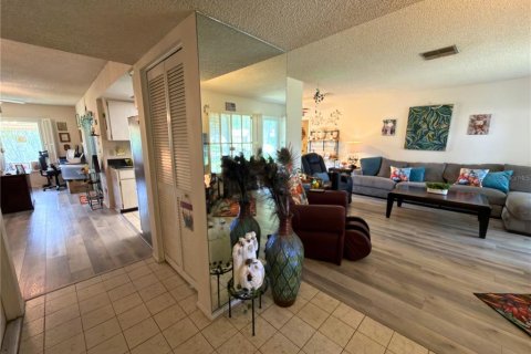 House in Palm Harbor, Florida 2 bedrooms, 127.83 sq.m. № 2393379 - photo 5