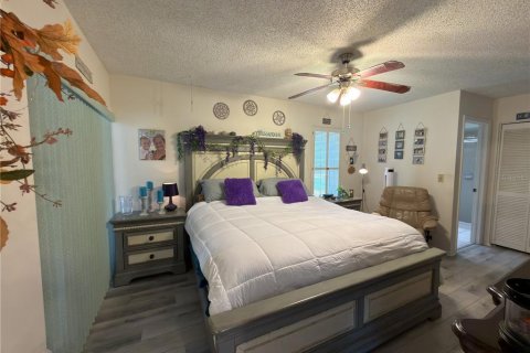 House in Palm Harbor, Florida 2 bedrooms, 127.83 sq.m. № 2393379 - photo 10