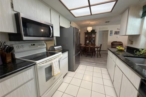 House in Palm Harbor, Florida 2 bedrooms, 127.83 sq.m. № 2393379 - photo 12