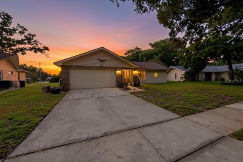 House in Palm Harbor, Florida 2 bedrooms, 127.83 sq.m. № 2393379