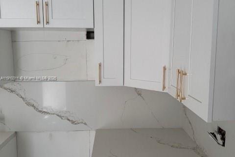 House in Coral Gables, Florida 3 bedrooms, 108.32 sq.m. № 1965903 - photo 2