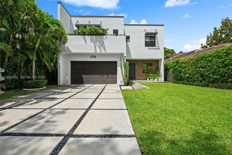 House in Miami, Florida 4 bedrooms, 284.84 sq.m. № 2064820